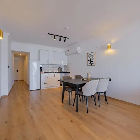 Koerfez アパートホテル フェティエ